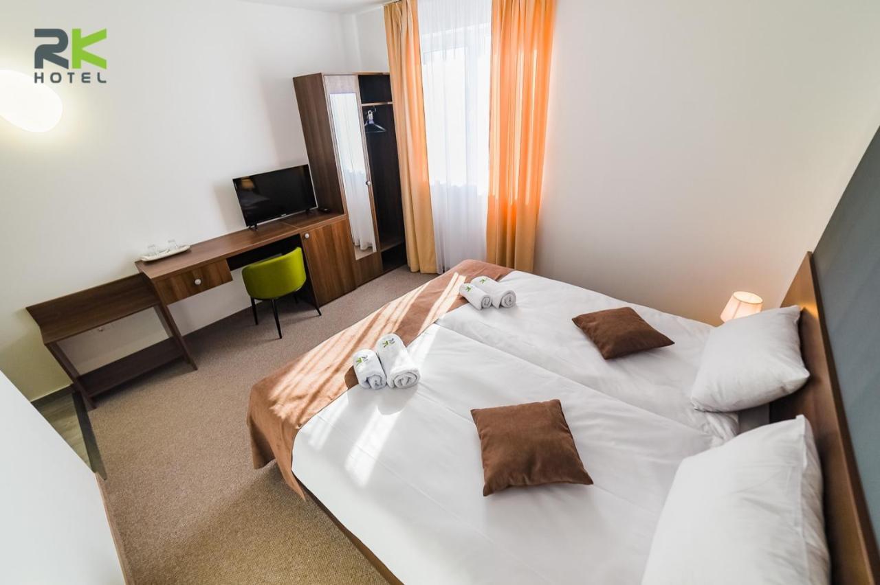Hotel Rk Ghimbav Екстер'єр фото