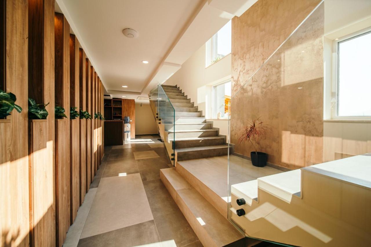 Hotel Rk Ghimbav Екстер'єр фото