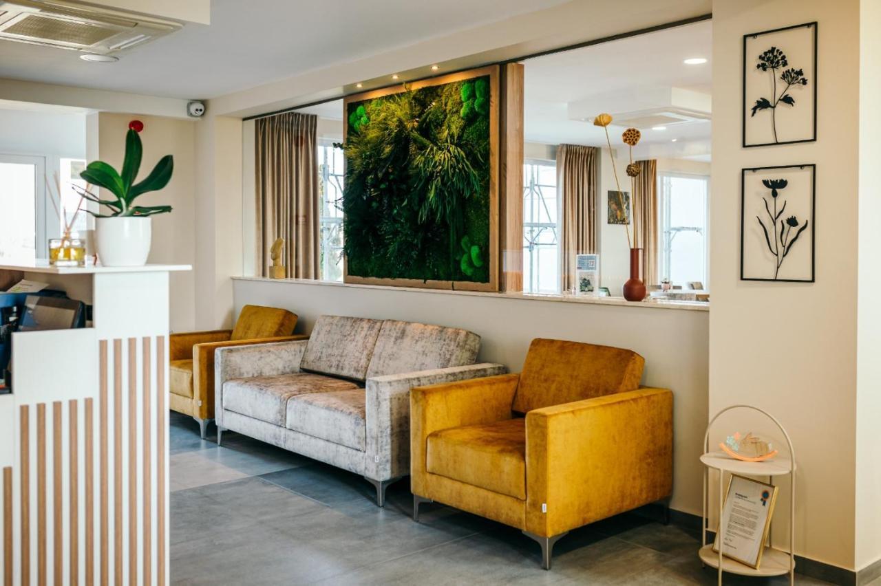 Hotel Rk Ghimbav Екстер'єр фото
