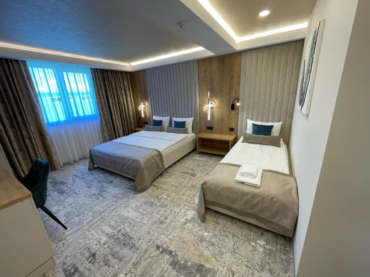 Hotel Rk Ghimbav Екстер'єр фото