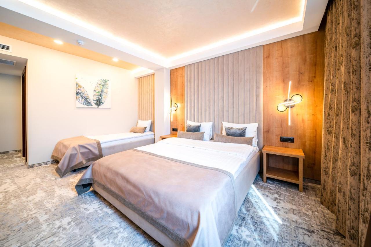 Hotel Rk Ghimbav Екстер'єр фото