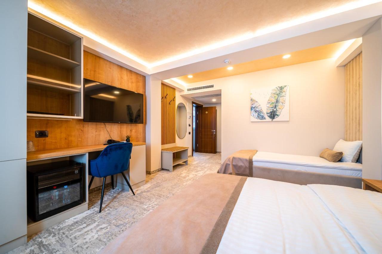 Hotel Rk Ghimbav Екстер'єр фото