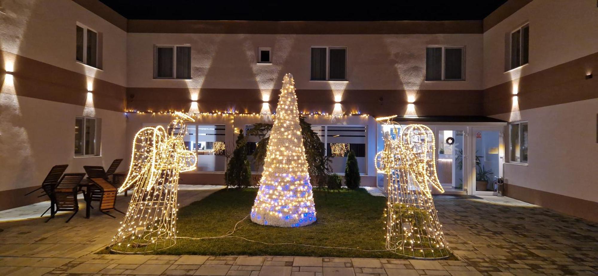 Hotel Rk Ghimbav Екстер'єр фото
