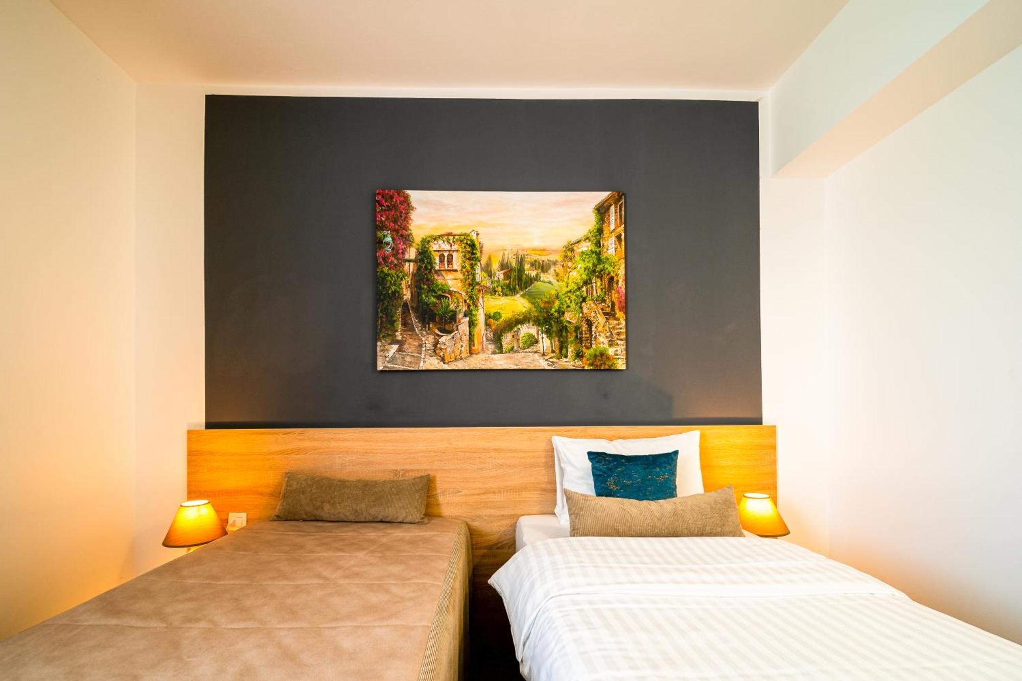 Hotel Rk Ghimbav Екстер'єр фото