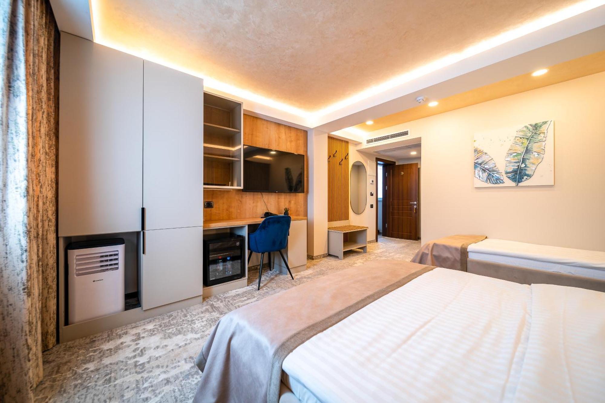 Hotel Rk Ghimbav Екстер'єр фото